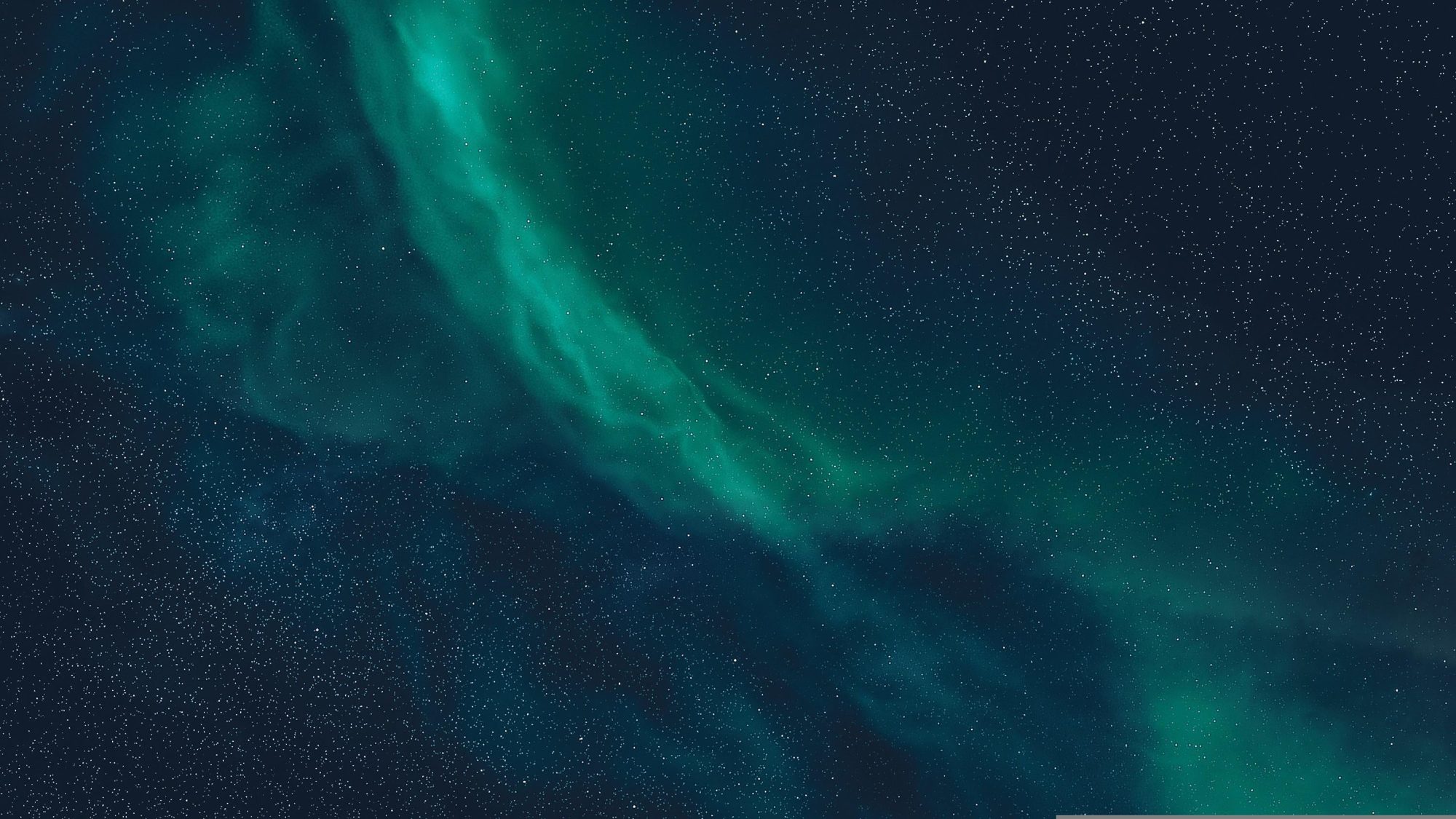 Polarlicht über einem nächtlichen Sternenhimmel